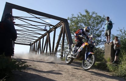 El británico Sam Sunderland, durante la primera etapa de motos.