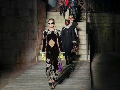 Modelos durante el desfile de Gucci en Castel Del Monte.