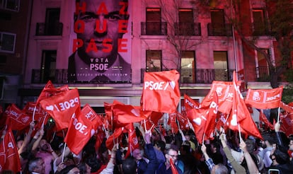 Ambiente en la sede del PSOE en calle Ferraz de Madrid.