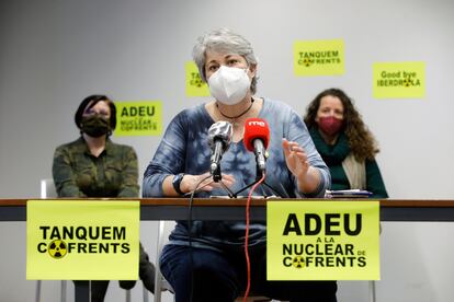 Lourdes Tejedor, miembro de Acció Ecologista-Agró y de la plataforma Tanquem Cofrents, esta mañana.