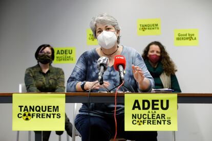 Lourdes Tejedor, miembro de Acció Ecologista-Agró y de la plataforma Tanquem Cofrents, esta mañana. 