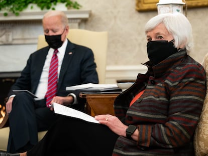 El presidente de Estados Unidos, Joe Biden y la secretaria del Tesoro, Janet Yellen en la Casa Blanca, el pasado 29 de enero.