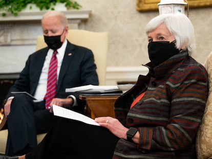 El presidente de EE UU, Joe Biden, y la Secretaria del Tesoro, Janet Yellen, en la Casa Blanca el pasado 29 de enero.
