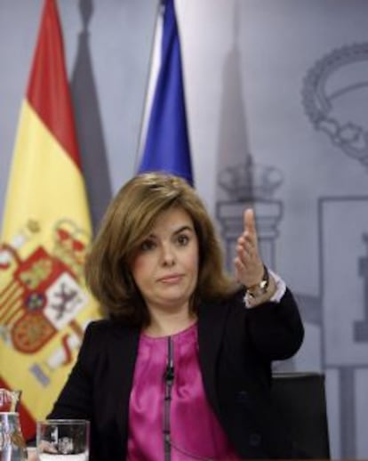 GRA283. MADRID, 09/05/2014.- La vicepresidenta del Gobierno, Soraya S&aacute;enz de Santamar&iacute;a, durante la rueda de prensa tras la reuni&oacute;n hoy del Consejo de Ministros. EFE/Fernando Alvarado