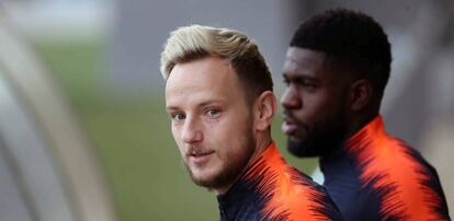 Rakitic y Umtiti, antes del entrenamiento del viernes.