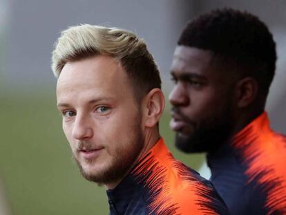 Rakitic y Umtiti, antes del entrenamiento del viernes.