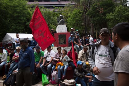 Familias de agricultures campesinos de Paraguay se manifiestan en marzo de 2022 en el centro de Asuncion por el reparto de la tierra y el fin de las expulsiones de comunidades indigenas de sus tierras acenstrales.