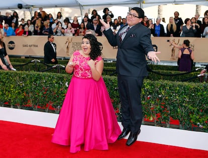 El actor Rico Rodriguez, de "Modern Family", junto a su hermana Raini Rodriguez.