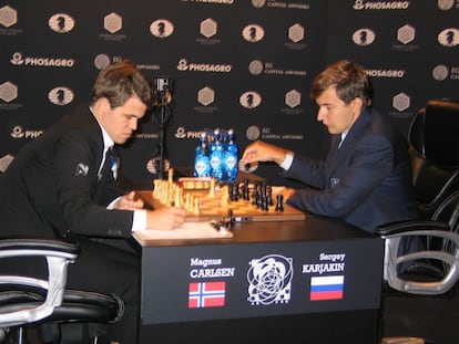 Carlsen y Kariakin durante una de las partidas del Mundial de 2016 en Nueva York