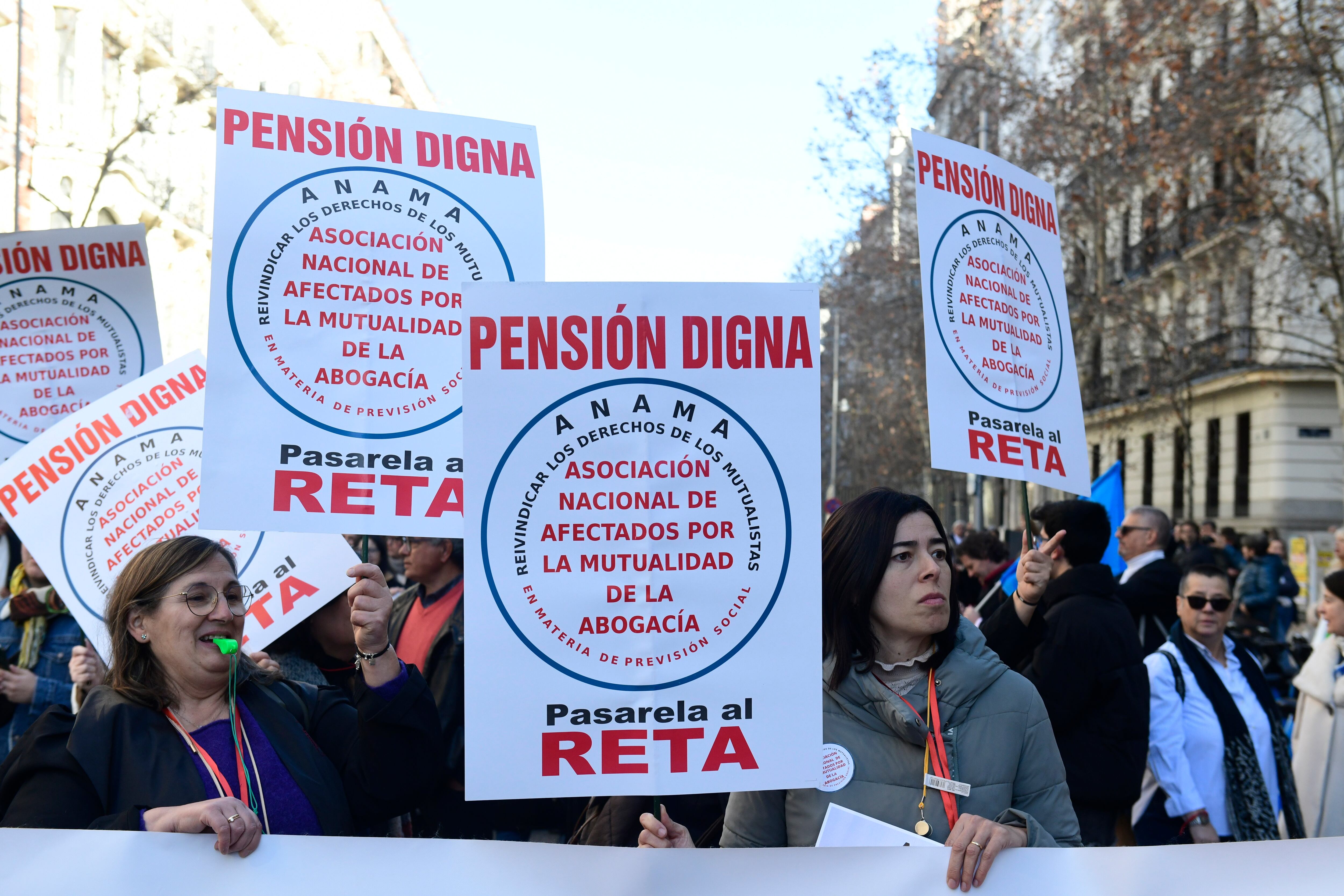 Manifestación de abogados que reclaman pensiones dignas, en Madrid.