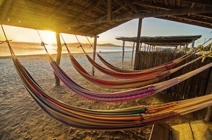 Hamacas en una playa del cabo de la Vela, en la pen&iacute;nsula colombiana de La Guajira. 