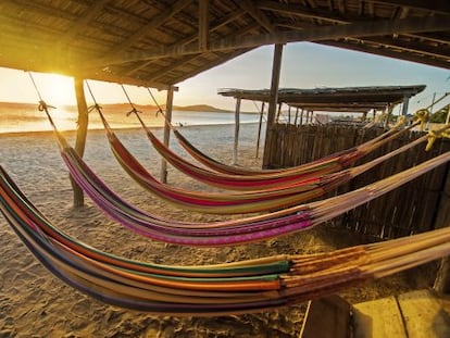 Hamacas en una playa del cabo de la Vela, en la pen&iacute;nsula colombiana de La Guajira. 