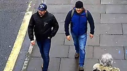 Los sospechosos del envenenamiento al exespía ruso Serguéi Skripal, captados por una cámara en Salisbury.