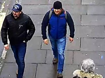 Los sospechosos del envenenamiento al exespía ruso Serguéi Skripal, captados por una cámara en Salisbury.