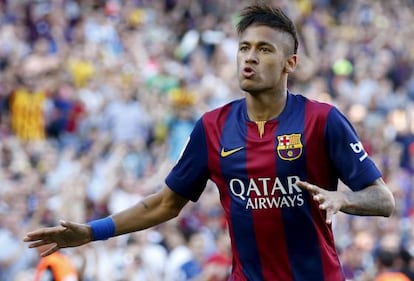 Neymar celebra un gol amb el Barça.