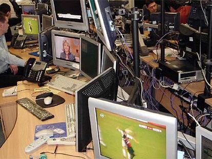 La sala de cotizadores de Miapuesta.com en Londres, con Tom Ritzema al fondo.