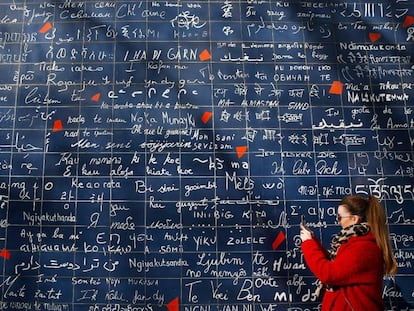 El "Muro de los te quiero", en París, combina la palabra 'amor' en muchos idiomas.