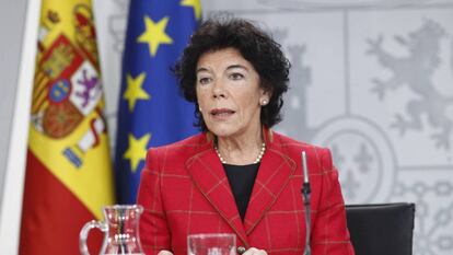 La ministra portavoz del Gobierno, Isabel Celaá, en La Moncloa, este viernes.