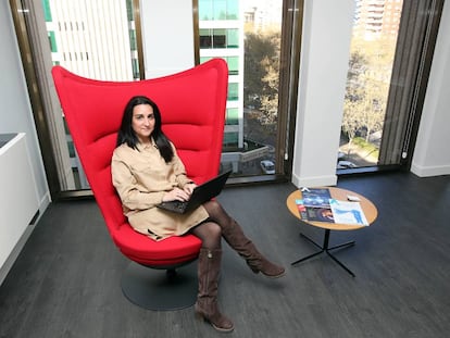 Lorena García Espada posa en su oficina en Madrid.