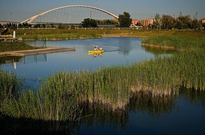 Parque del agua Luis Buñuel, en el meandro de Ranillas, Zaragoza