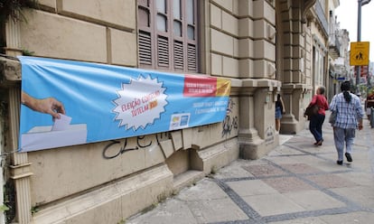 Cartaz anuncia votação para o Conselho Tutelar no Rio em 2019.