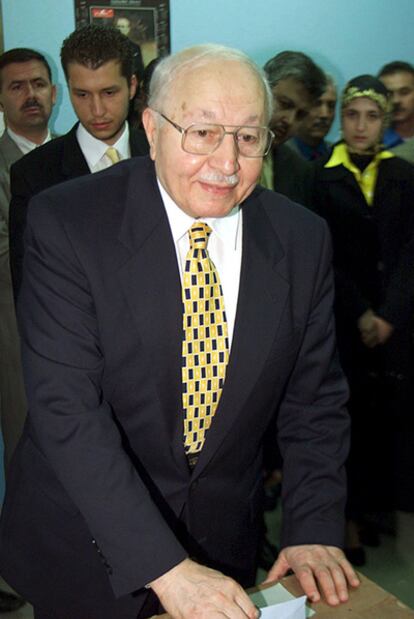 Necmettin Erbakan, en Ankara en 1999.