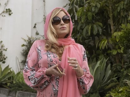 Jennifer Coolidge en 'The White Lotus', una serie que se desarrolla en hoteles de lujo.