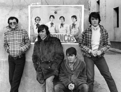 Grupo musical "Los Brincos", desde la izquierda, Manuel González, Fernando Arbex, Ricky y 'Junior' en Corcuende (Guadalajara), durante un rodaje para televisión, en febrero de 1969.
