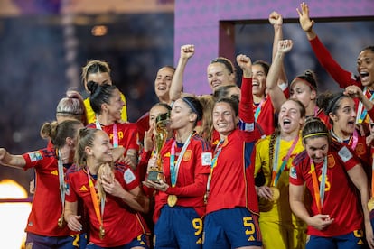 La selección española de fútbol femenino, durante la celebración de la victoria en el Mundial, a finales de agosto.