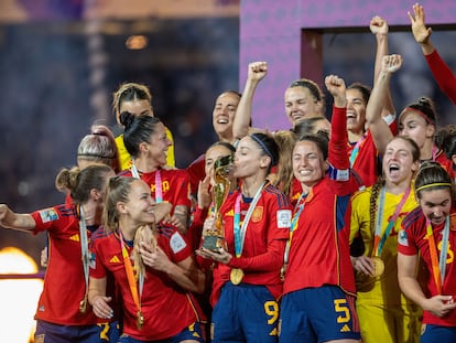 La selección española de fútbol femenino, durante la celebración de la victoria en el Mundial, a finales de agosto.