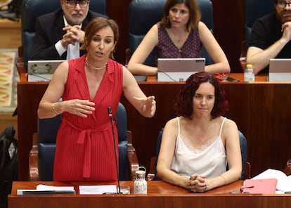 La portavoz de Más Madrid, Mónica García, interviene durante el pleno de la Asamblea de Madrid desde su escaño.