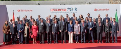 Foto de grupo tomada durante la inauguración del IV Encuentro Internacional de Rectores Universia.