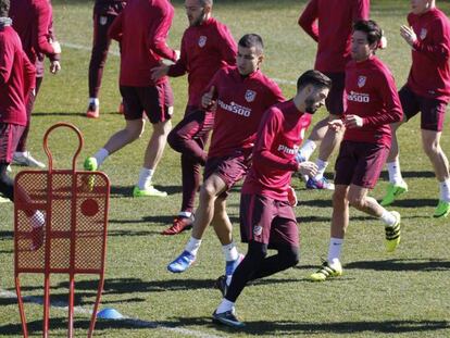 El Atlético de Madrid en pleno entrenamiento para el partido ante el Málaga