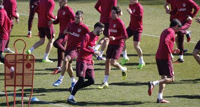 El Atlético de Madrid en pleno entrenamiento para el partido ante el Málaga