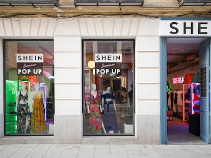 Fachada de un espacio efímero de Shein en Madrid.