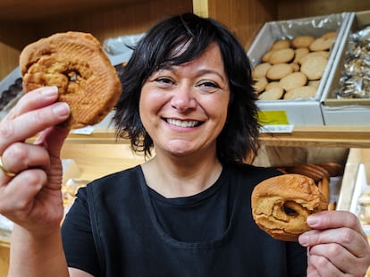 Rosquillas de olite en el puesto de dulces 52 del mercado del Ensanche en Pamplona.