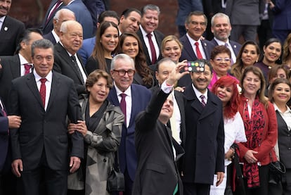 Gobernadores y políticos de Morena llegan para acompañar a Claudia Sheinbaum antes de la toma de protesta.