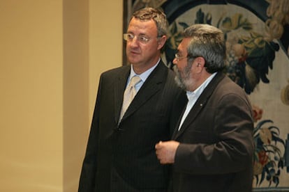 El ministro de Trabajo y Asuntos Sociales, Jesús Caldera, y el líder de UGT, Cándido Méndez.