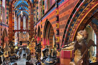 Interior de la Basílica de Santa María, en Cracovia.