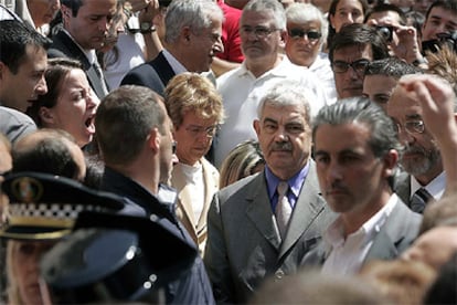 Maragall, acompañado por el alcalde de Berga, Ramón Camps, durante la concentración en la localidad.