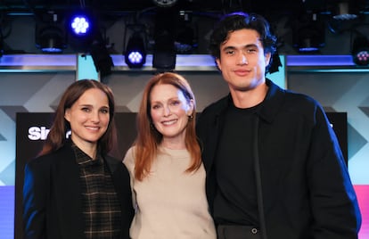 Natalie Portman, Julianne Moore, Charles Melton