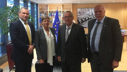 La presidenta de EuroCOP, Àngels Bosch, en su reunión con Juncker.