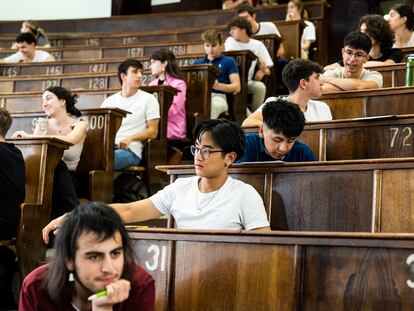 Examen de EBAU en la facultad de Farmacia, en la Universidad Complutense, en 2023.