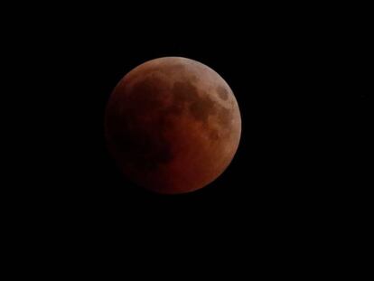 El eclipse lunar con luna de sangre 2018, en imágenes