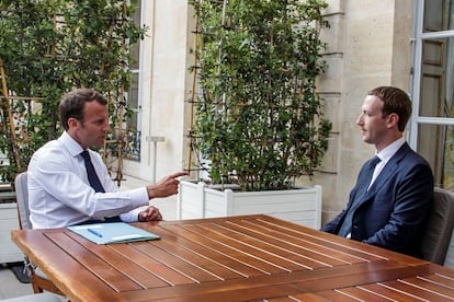 El presidente francés, Emmanuel Macron, y el fundador de Facebook, Mark Zuckerberg en el Elíseo