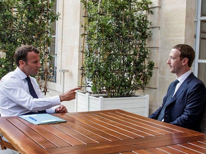 El presidente francés, Emmanuel Macron, y el fundador de Facebook, Mark Zuckerberg en el Elíseo