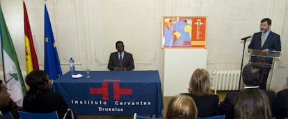 Equatorial Guinea President Teodoro Obiang (sitting) is introduced by the secretary general of the Cervantes Institute in Brussels, Rafael Rodríguez-Ponga Salamanca.