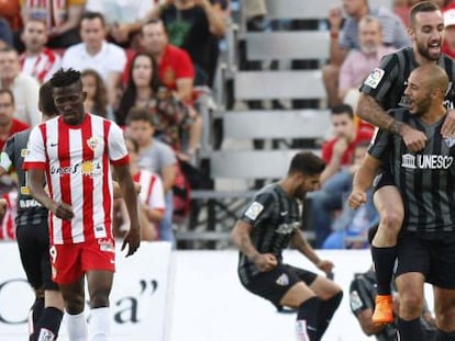 Darder y Amrabat celebran el primer gol del M&aacute;laga. 