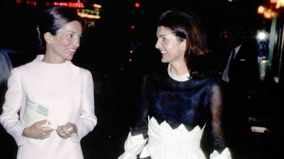 Lee Radziwill y Jackie Kennedy Onassis, en 1970 en Nueva York.