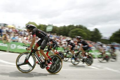 Los corredores del Bora Argon 18 team en la crono.